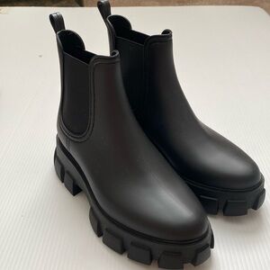 Jeffrey Campbell Platform Lug Sole Chelsea Rain Boots Size 9 NWOT